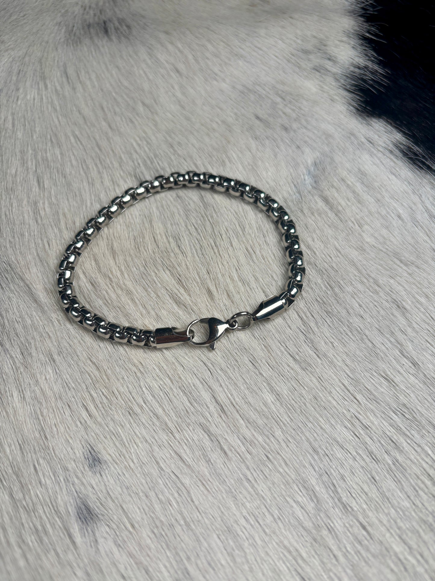 Silver box chain bracelet 9”