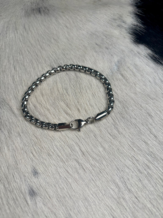 Silver box chain bracelet 9”